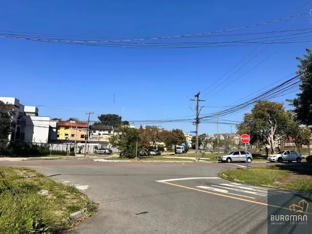 Sobrado 4 quartos e 3 banheiros, à venda, no bairro Xaxim em Curitiba