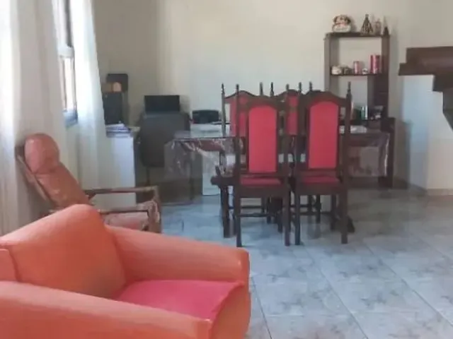 Sobrado 4 quartos e 3 banheiros, à venda, no bairro Cajuru em Curitiba