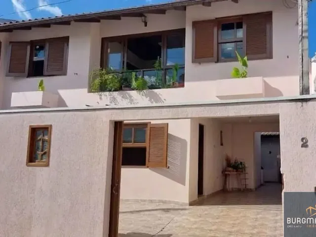 Sobrado 4 quartos e 3 banheiros, à venda, no bairro Cajuru em Curitiba