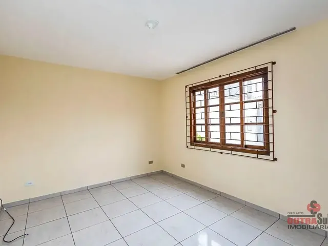 Sobrado 3 quartos e 1 banheiro, para alugar, no bairro Capão Raso em Curitiba
