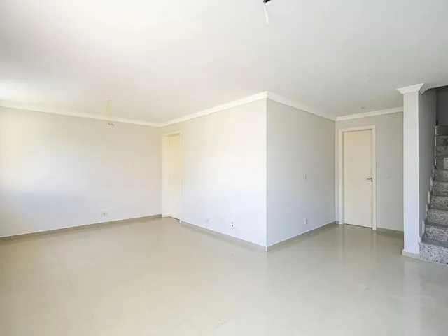 Sobrado 3 quartos e 2 banheiros, à venda, no bairro Jardim das Américas em Curitiba