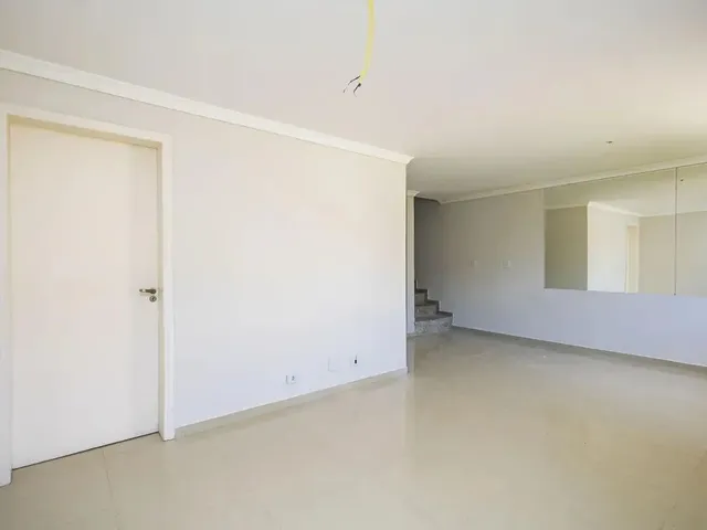 Sobrado 3 quartos e 2 banheiros, à venda, no bairro Jardim das Américas em Curitiba