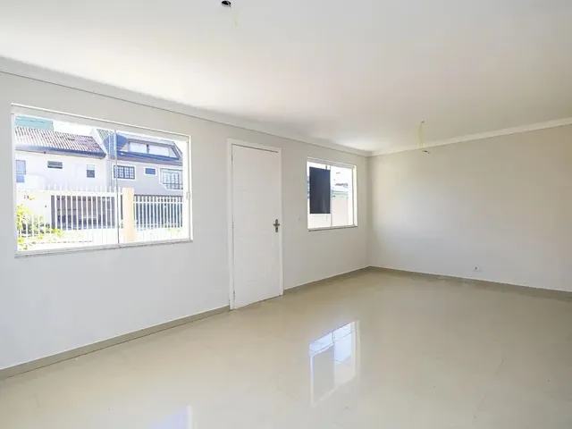 Sobrado 3 quartos e 2 banheiros, à venda, no bairro Jardim das Américas em Curitiba