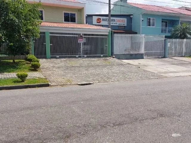 Sobrado 4 quartos e 3 banheiros, à venda, no bairro Cajuru em Curitiba