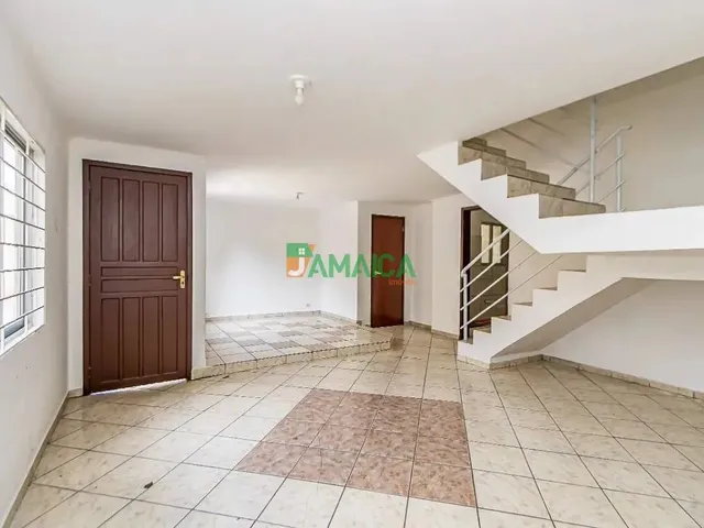 Sobrado 3 quartos e 2 banheiros, para alugar, no bairro Uberaba em Curitiba