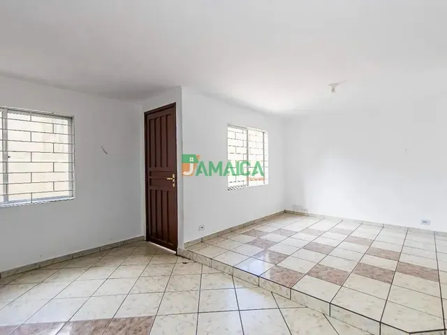 Sobrado 3 quartos e 2 banheiros, para alugar, no bairro Uberaba em Curitiba