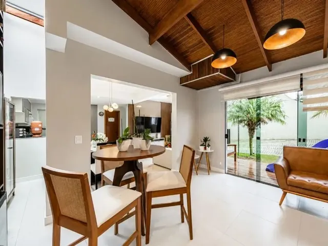 Sobrado com 107m² 4 quartos e 3 banheiros, à venda, no bairro Santa Felicidade em Curitiba