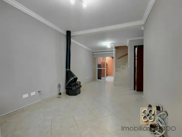 Sobrado 3 quartos e 1 banheiro, para alugar, no bairro Xaxim em Curitiba