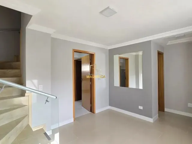 Sobrado 3 quartos e 3 banheiros, para alugar, no bairro Santa Quitéria em Curitiba