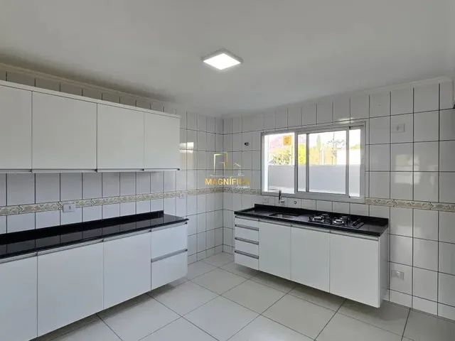 Sobrado 3 quartos e 3 banheiros, para alugar, no bairro Santa Quitéria em Curitiba