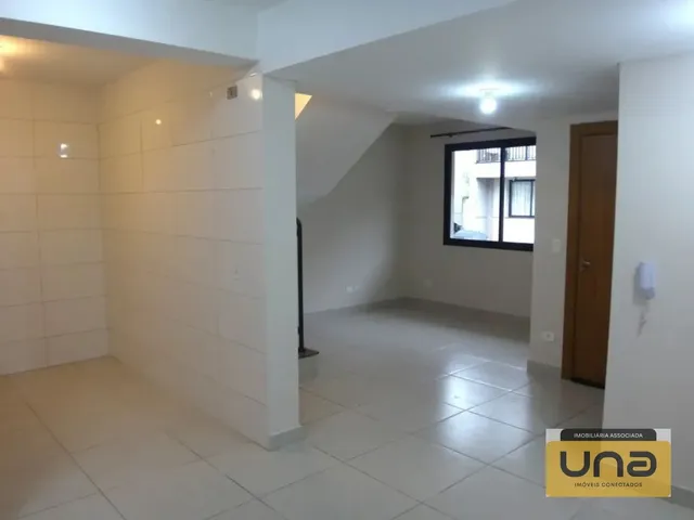 Sobrado 3 quartos e 1 banheiro, para alugar, no bairro BARREIRINHA em Curitiba