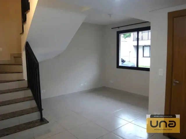 Sobrado 3 quartos e 1 banheiro, para alugar, no bairro BARREIRINHA em Curitiba