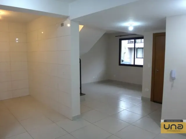 Sobrado 3 quartos e 1 banheiro, para alugar, no bairro BARREIRINHA em Curitiba