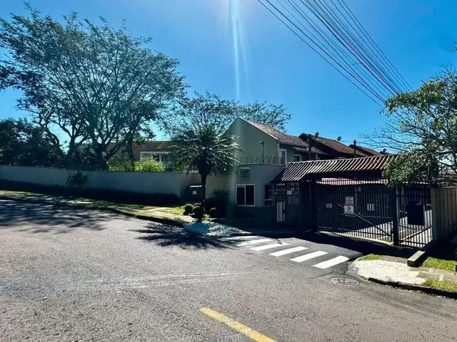 Sobrado com 135m² 3 quartos e 2 banheiros, à venda, no bairro Santa Felicidade em Curitiba