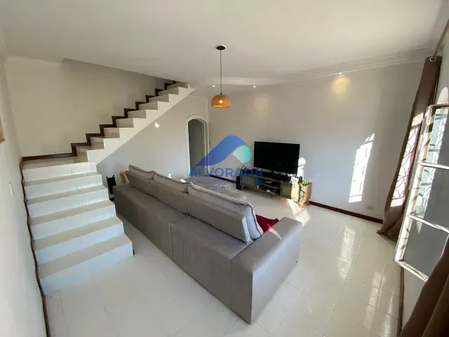 Sobrado com 225m² 3 quartos e 2 banheiros, à venda, no bairro Monte Castelo em São José dos Campos
