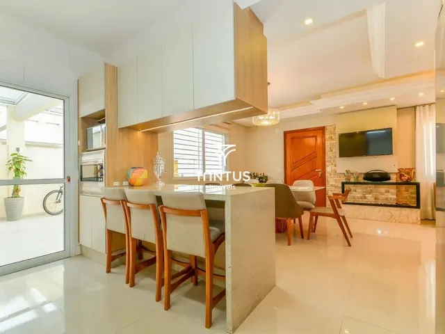 Sobrado com 51m² 4 quartos e 3 banheiros, à venda, no bairro Bom Retiro em Curitiba