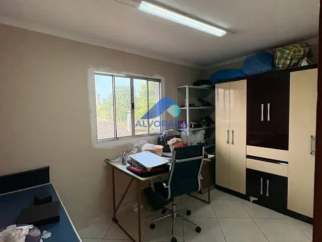 Sobrado com 300m² 5 quartos e 3 banheiros, à venda, no bairro Jardim Alvorada em São José dos Campos