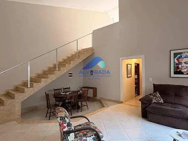 Sobrado com 300m² 5 quartos e 3 banheiros, à venda, no bairro Jardim Alvorada em São José dos Campos
