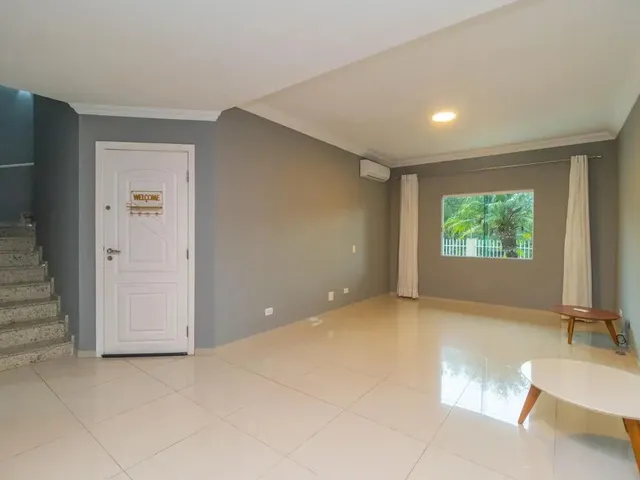 Sobrado 3 quartos e 1 banheiro, para alugar, no bairro Mossunguê em Curitiba
