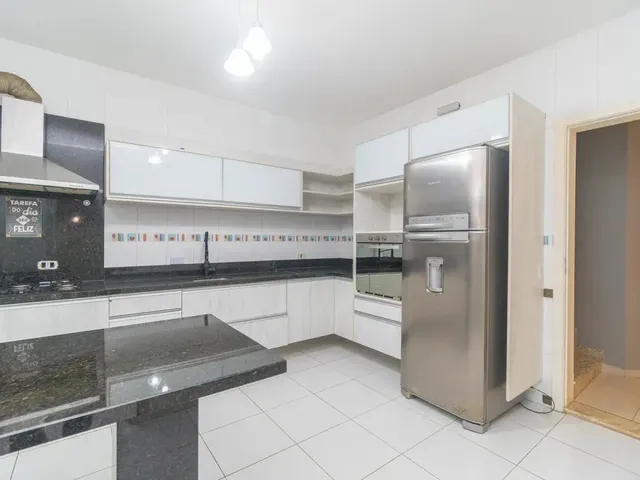 Sobrado 3 quartos e 1 banheiro, para alugar, no bairro Mossunguê em Curitiba