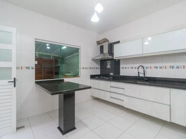Sobrado 3 quartos e 1 banheiro, para alugar, no bairro Mossunguê em Curitiba