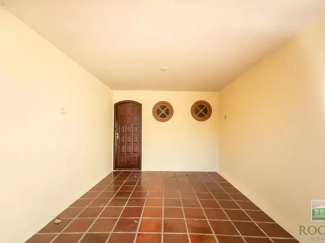 Sobrado 3 quartos e 2 banheiros, à venda, no bairro Bacacheri em Curitiba