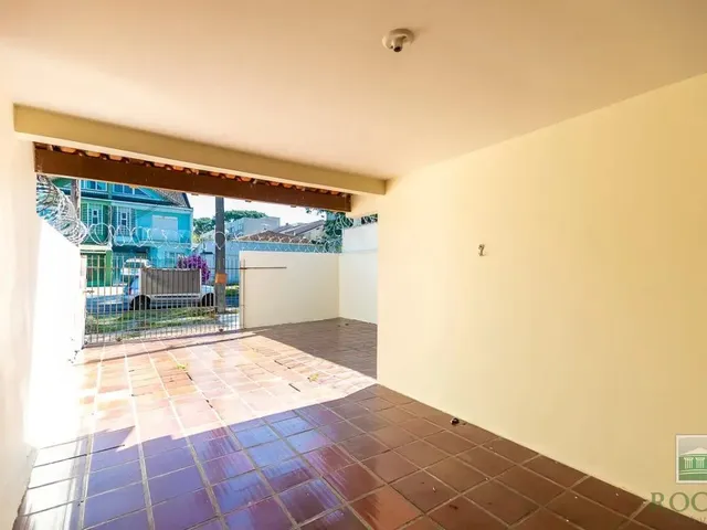 Sobrado 3 quartos e 2 banheiros, à venda, no bairro Bacacheri em Curitiba