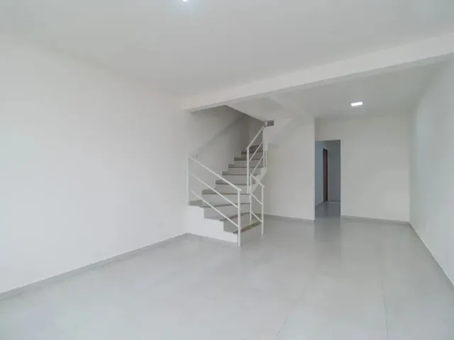 Sobrado 2 quartos e 1 banheiro, para alugar, no bairro Cidade Industrial em Curitiba