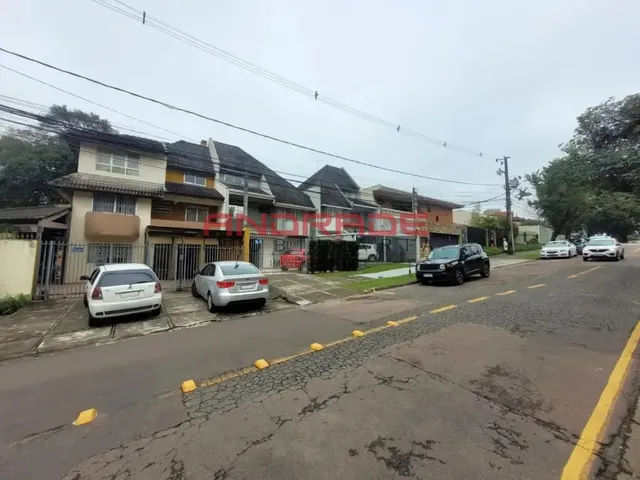 Sobrado 3 quartos e 2 banheiros, à venda, no bairro São Francisco em Curitiba