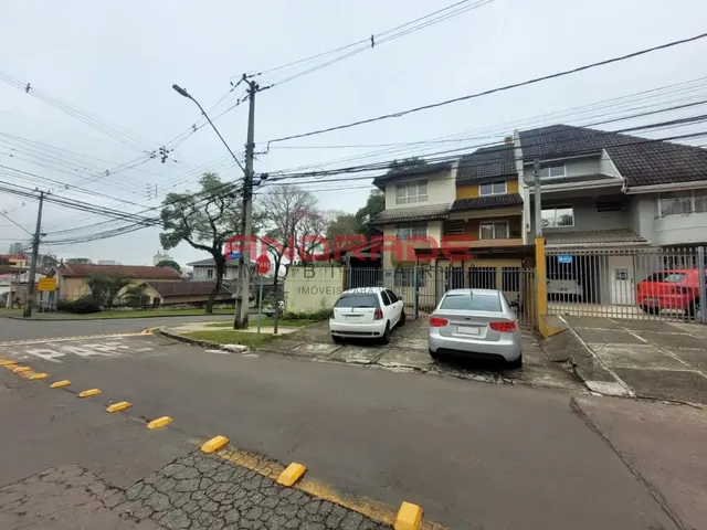 Sobrado 3 quartos e 2 banheiros, à venda, no bairro São Francisco em Curitiba