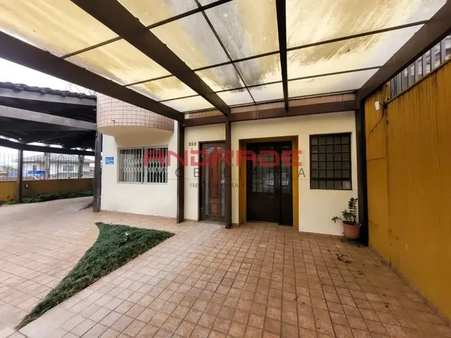 Sobrado 3 quartos e 2 banheiros, à venda, no bairro São Francisco em Curitiba