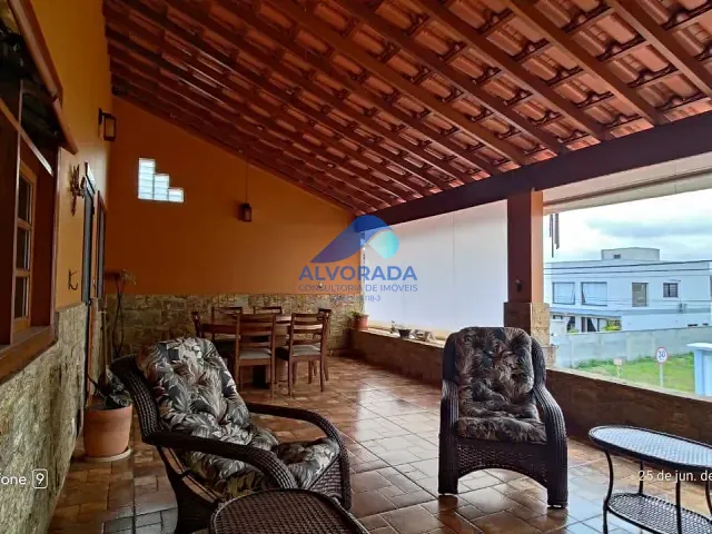 Sobrado com 250m² 5 quartos e 2 banheiros, à venda, no bairro Loteamento Villa Branca em Jacareí