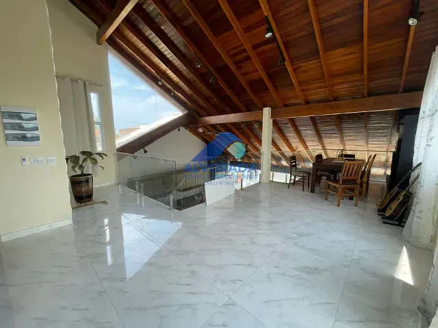 Sobrado com 360m² 4 quartos e 5 banheiros, à venda, no bairro Pontal de Santa Marina em Caraguatatuba