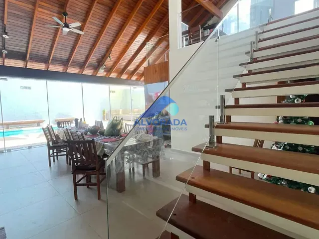 Sobrado com 360m² 4 quartos e 5 banheiros, à venda, no bairro Pontal de Santa Marina em Caraguatatuba