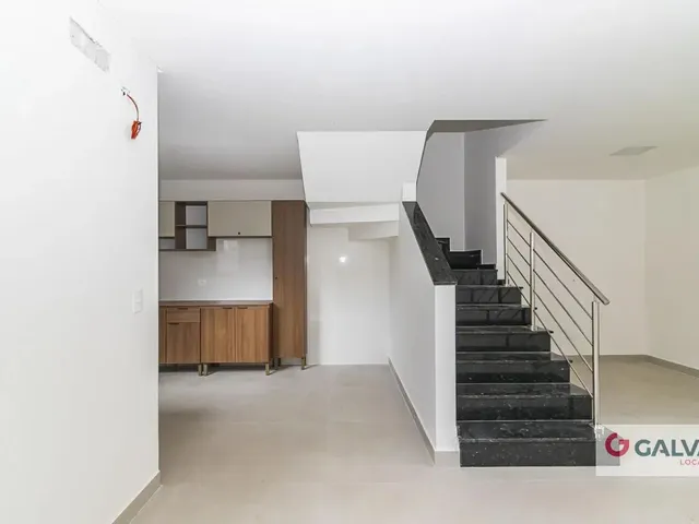 Sobrado 3 quartos e 1 banheiro, para alugar, no bairro Boqueirão em Curitiba