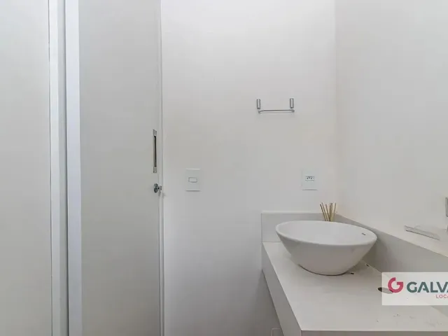 Sobrado 3 quartos e 1 banheiro, para alugar, no bairro Boqueirão em Curitiba