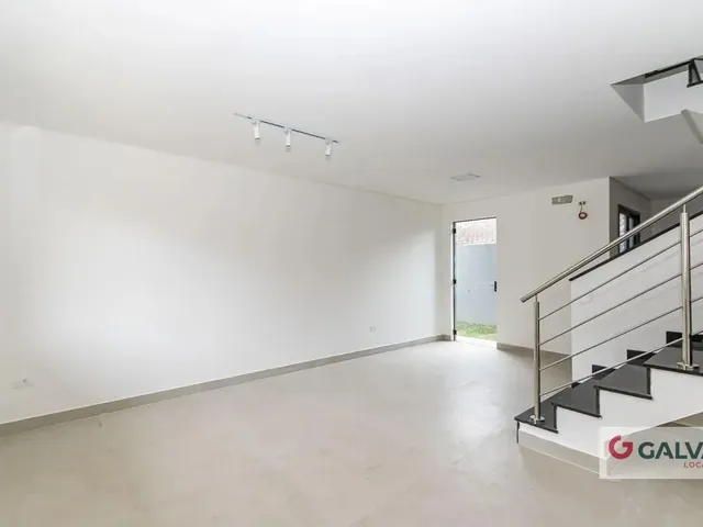 Sobrado 3 quartos e 1 banheiro, para alugar, no bairro Boqueirão em Curitiba