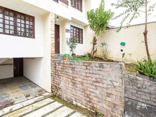 Sobrado 3 quartos e 2 banheiros, para alugar, no bairro Jardim das Américas em Curitiba