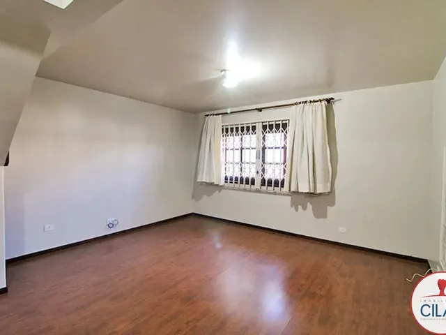 Sobrado 3 quartos e 1 banheiro, para alugar, no bairro Guabirotuba em Curitiba