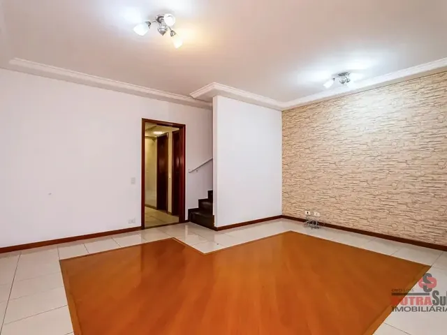 Sobrado 3 quartos e 1 banheiro, à venda, no bairro Capão Raso em Curitiba