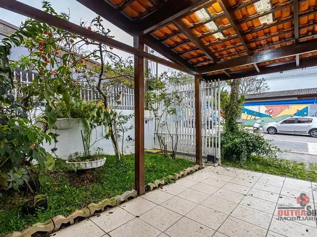 Sobrado 3 quartos e 1 banheiro, à venda, no bairro Capão Raso em Curitiba