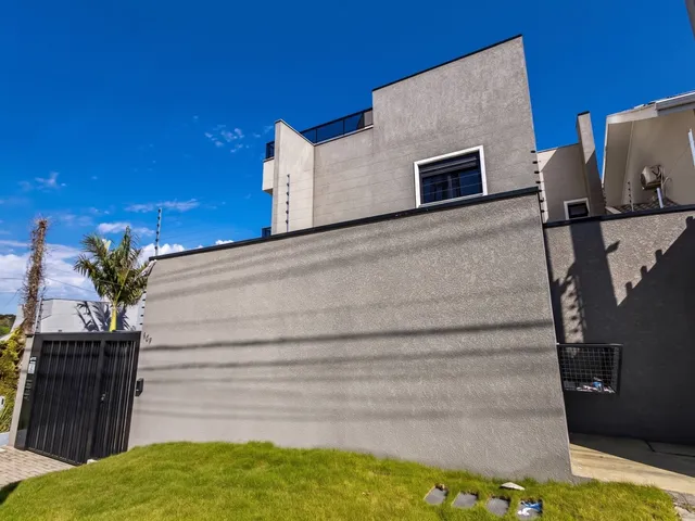 Sobrado com 310m² 3 quartos e 5 banheiros, à venda, no bairro São Lourenço em Curitiba