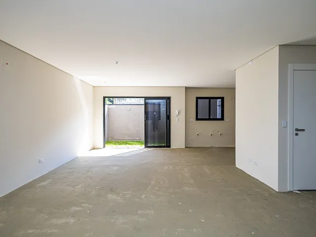 Sobrado com 310m² 3 quartos e 5 banheiros, à venda, no bairro São Lourenço em Curitiba