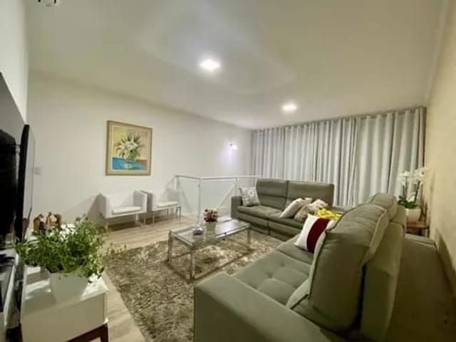 Sobrado com 263m² 4 quartos e 2 banheiros, à venda, no bairro Vila Santa Rosa em Jandira