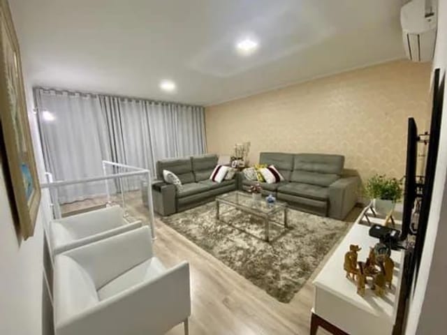 Sobrado com 263m² 4 quartos e 2 banheiros, à venda, no bairro Vila Santa Rosa em Jandira