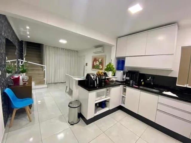 Sobrado com 263m² 4 quartos e 2 banheiros, à venda, no bairro Vila Santa Rosa em Jandira