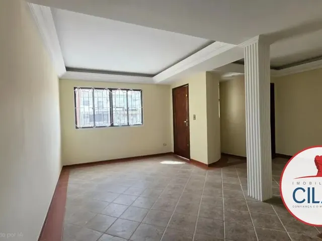 Sobrado 3 quartos e 3 banheiros, para alugar, no bairro Guabirotuba em Curitiba