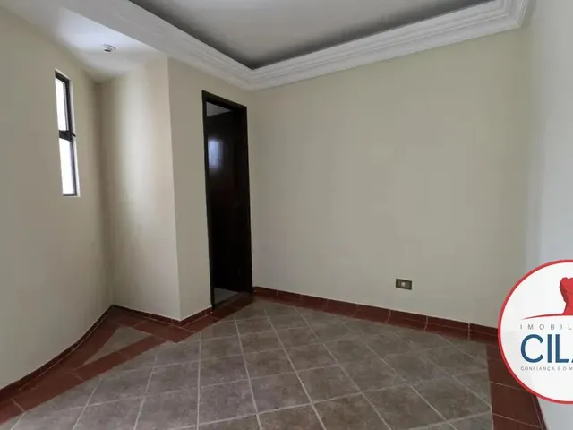 Sobrado 3 quartos e 3 banheiros, para alugar, no bairro Guabirotuba em Curitiba