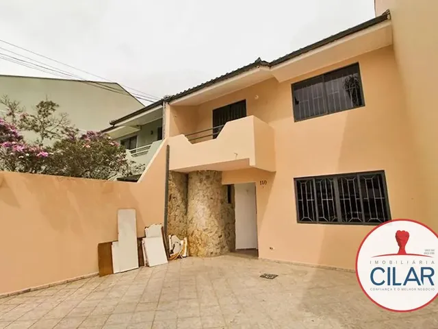 Sobrado 3 quartos e 3 banheiros, para alugar, no bairro Guabirotuba em Curitiba