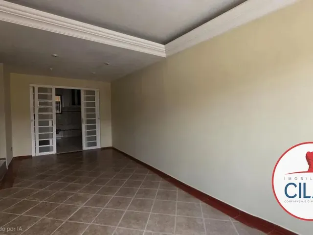 Sobrado 3 quartos e 3 banheiros, para alugar, no bairro Guabirotuba em Curitiba